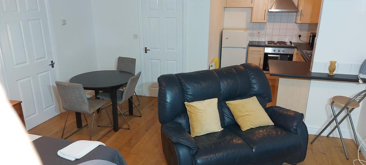 Metrolets 2 Apartment Luton  Luaran gambar