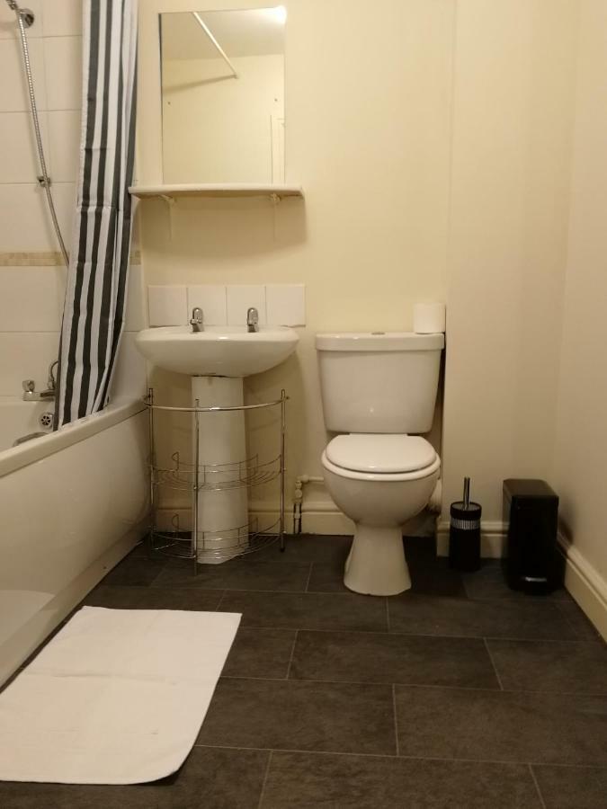 Metrolets 2 Apartment Luton  Luaran gambar