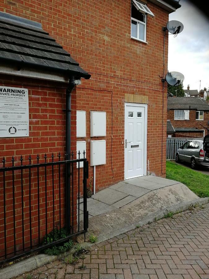 Metrolets 2 Apartment Luton  Luaran gambar